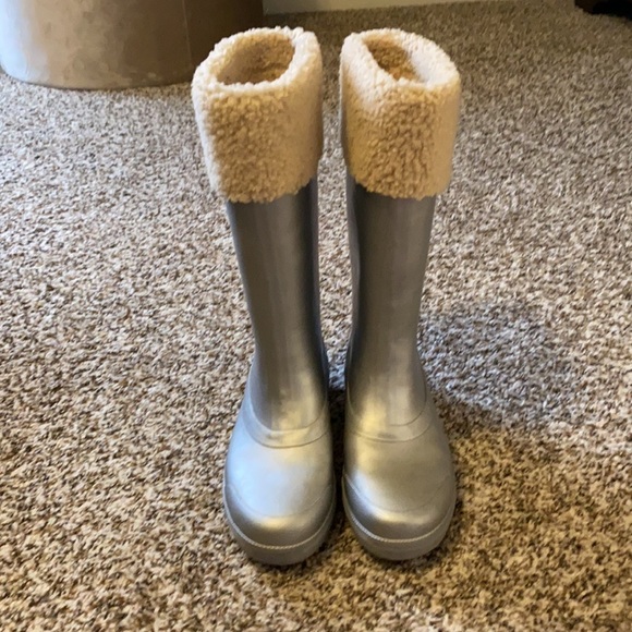 Silver UGG rain/snow boots - Picture 2 of 6